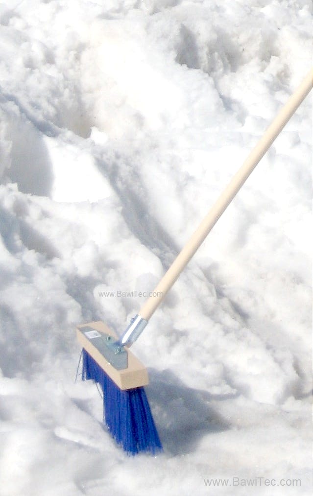 BawiTec Schneebesen grün Eiskratzer Winterbesen Allwetterbesen 40cm mit  Stiel