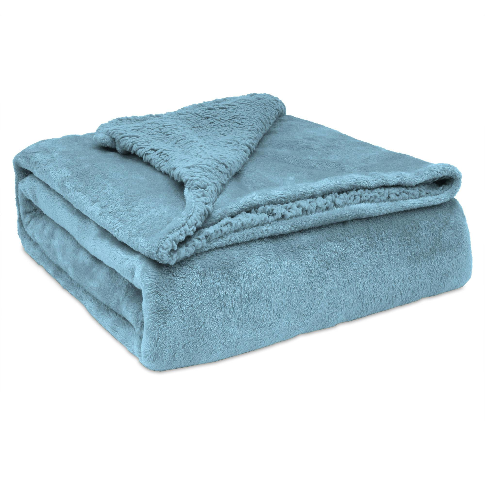 Manta para sofá azul con interior de sherpa