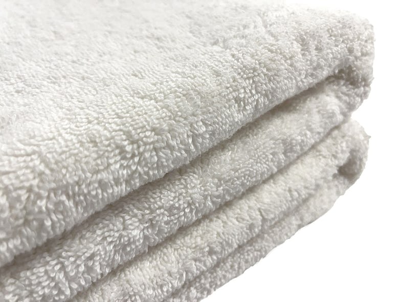 Juego de toallas Blanco 100% algodón orgánico de 700 gramos.
