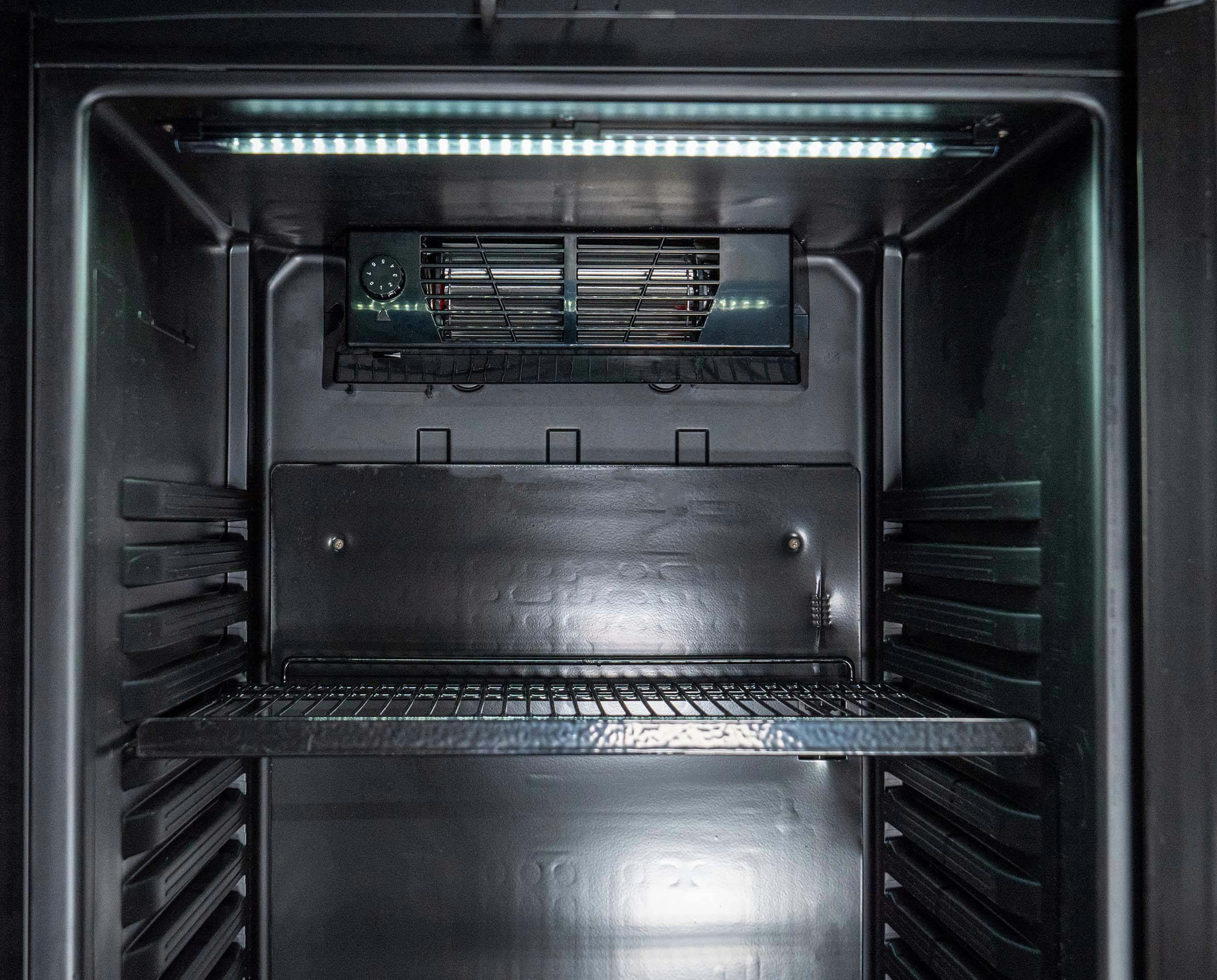 Gastro-Cool Edelstahl Mini-Kühlschrank mit Glastür - LED Innenbeleuchtung /  62l - GCKW65