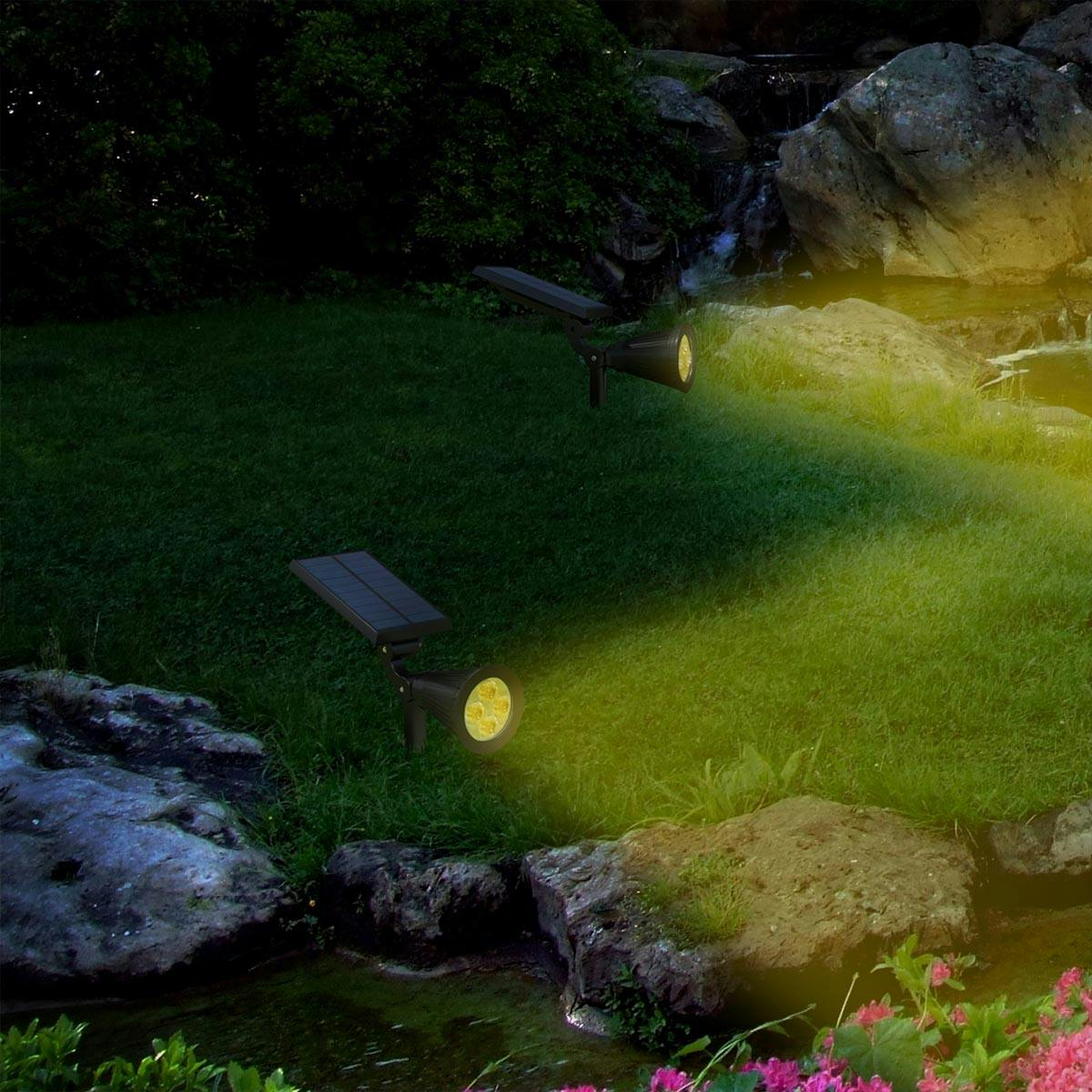 Spot solaire LED blanc chaud puissant à piquer pour extérieur et jardin