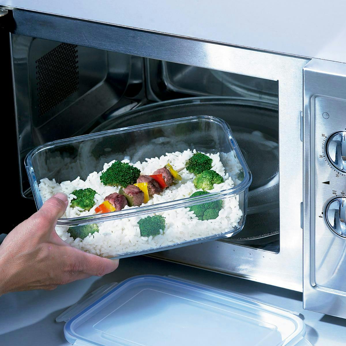 Можно металлическую посуду в микроволновку. Посуда для микроволновки. Стеклянная посуда для микроволновки. Посуда СВЧ для микроволновки. Посуда для готовки в микроволновок.